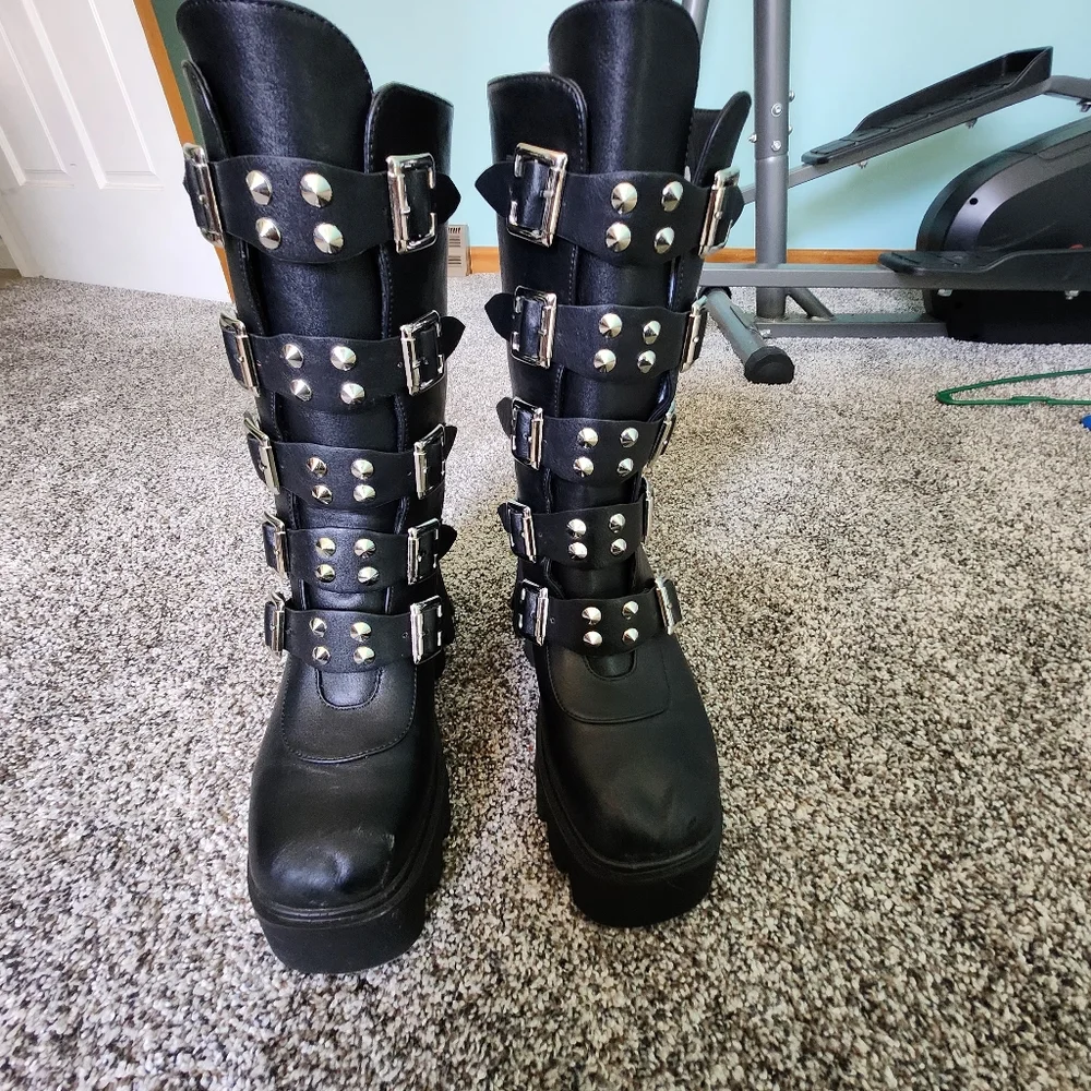 Platforms - Picture 7 of 10